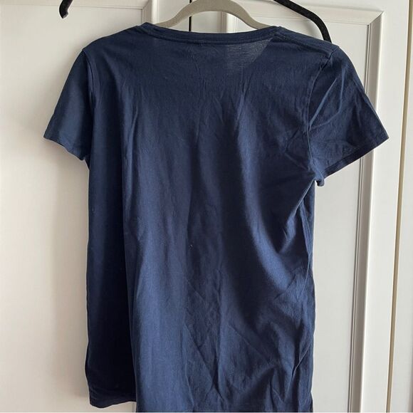 AUTHENTIC JUICY COUTURE GOLD NAVY GRAPHIC TEE - Picture 2 of 9